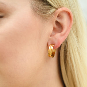 Curved Earrings Gold