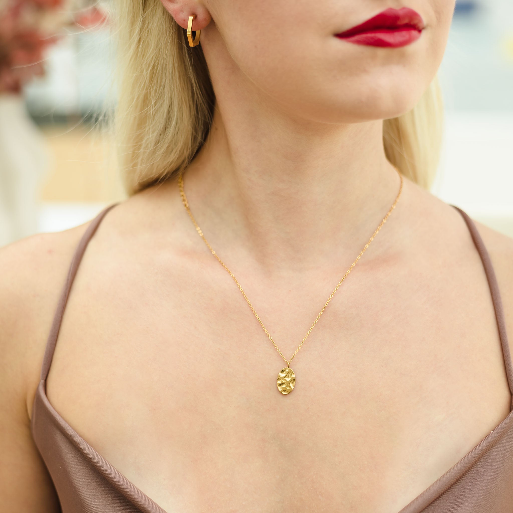 Minimalistica Necklace Oval Gold